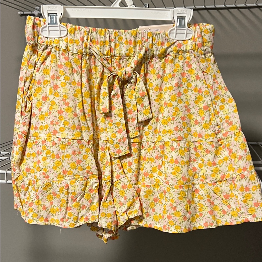 NWT * SO Floral Yellow and Pink Ruffle Shorts Size Small
